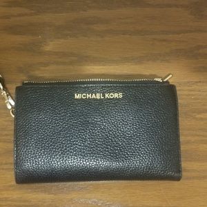 Michael kors wristlet